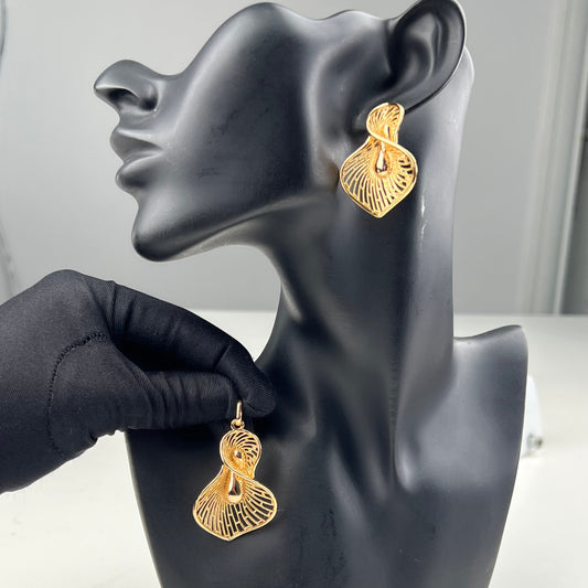 70NGSU0395  Pendant and Earring Set